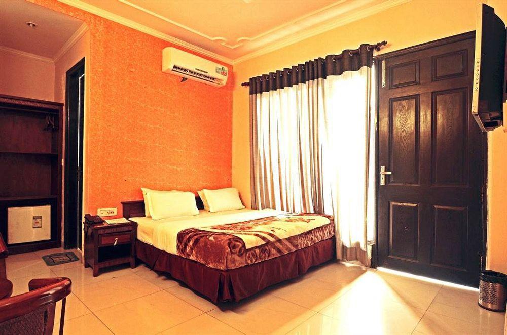 Hotel Sunrise Delhi  Exterior photo