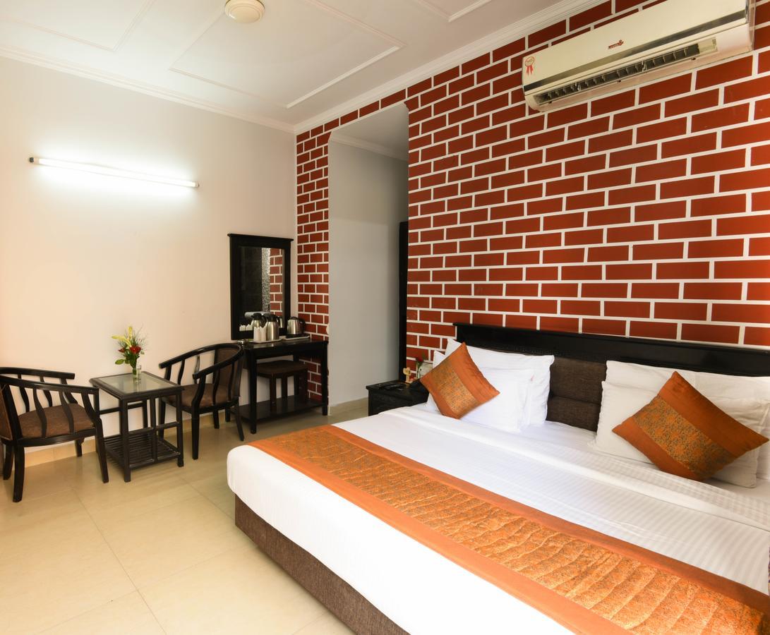 Hotel Sunrise Delhi  Exterior photo