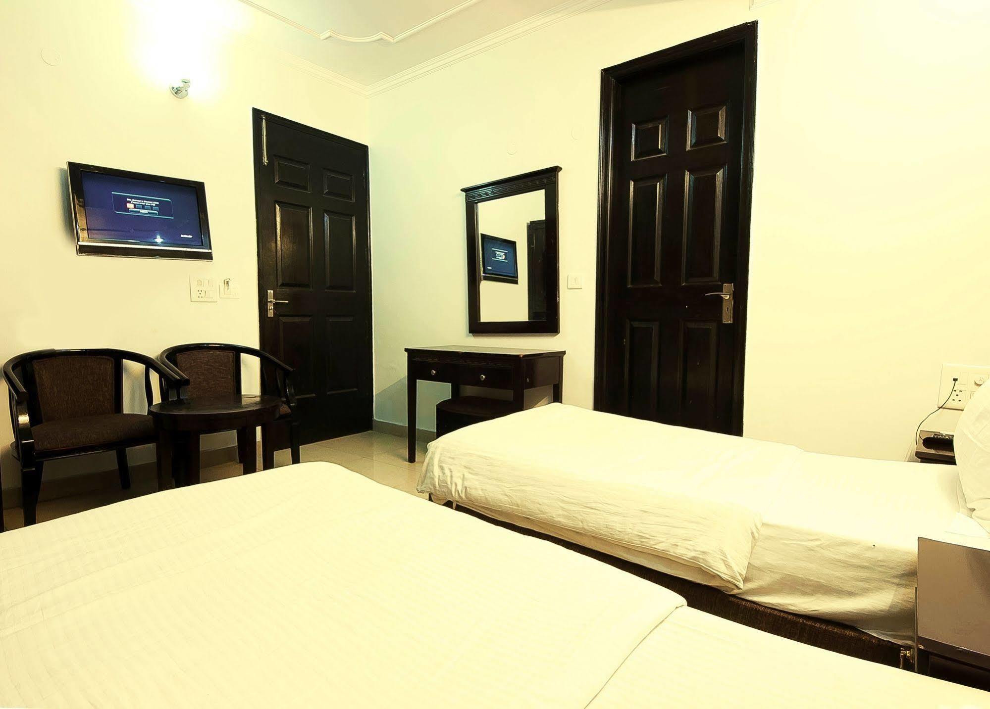 Hotel Sunrise Delhi  Exterior photo