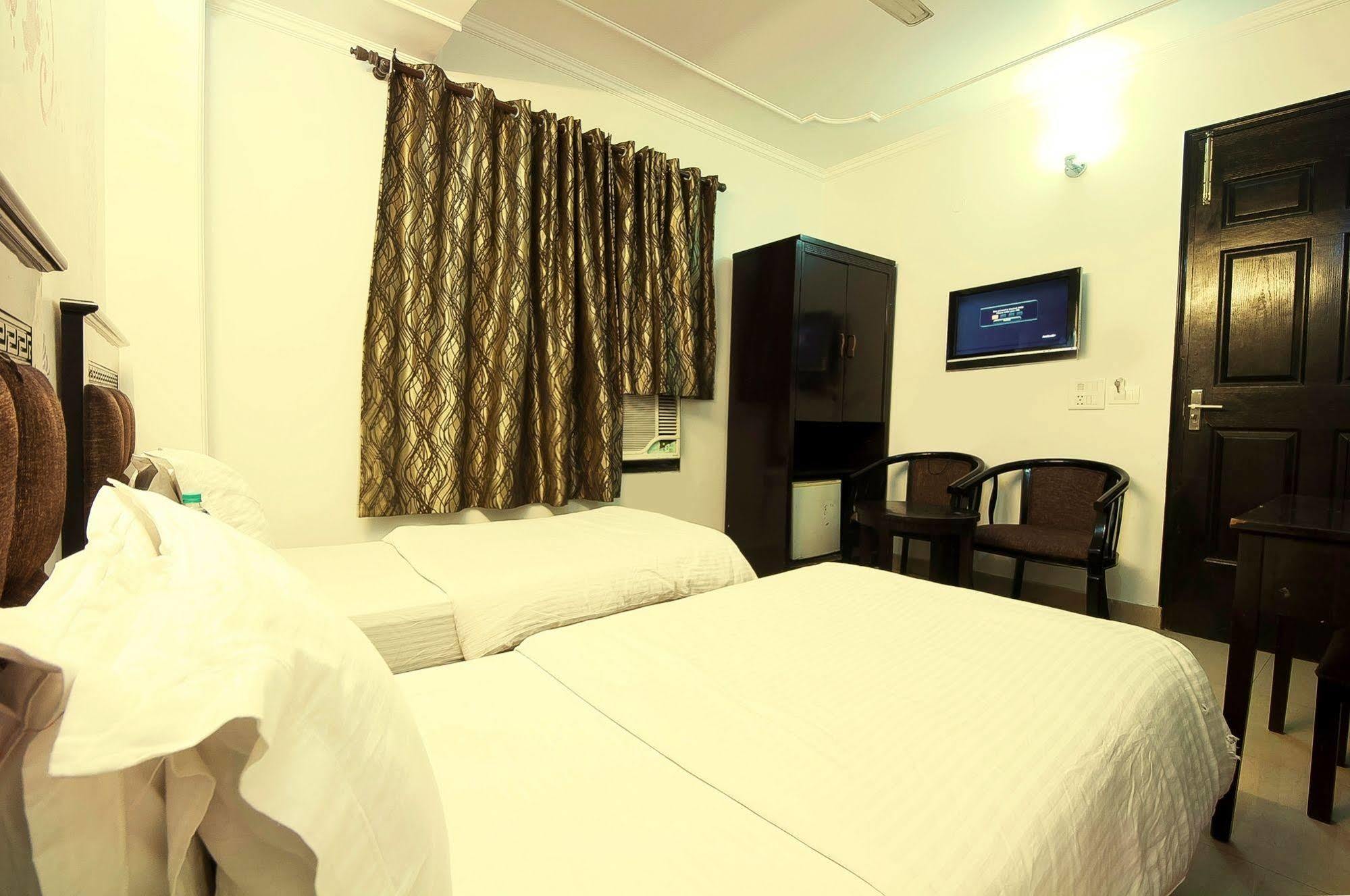 Hotel Sunrise Delhi  Exterior photo