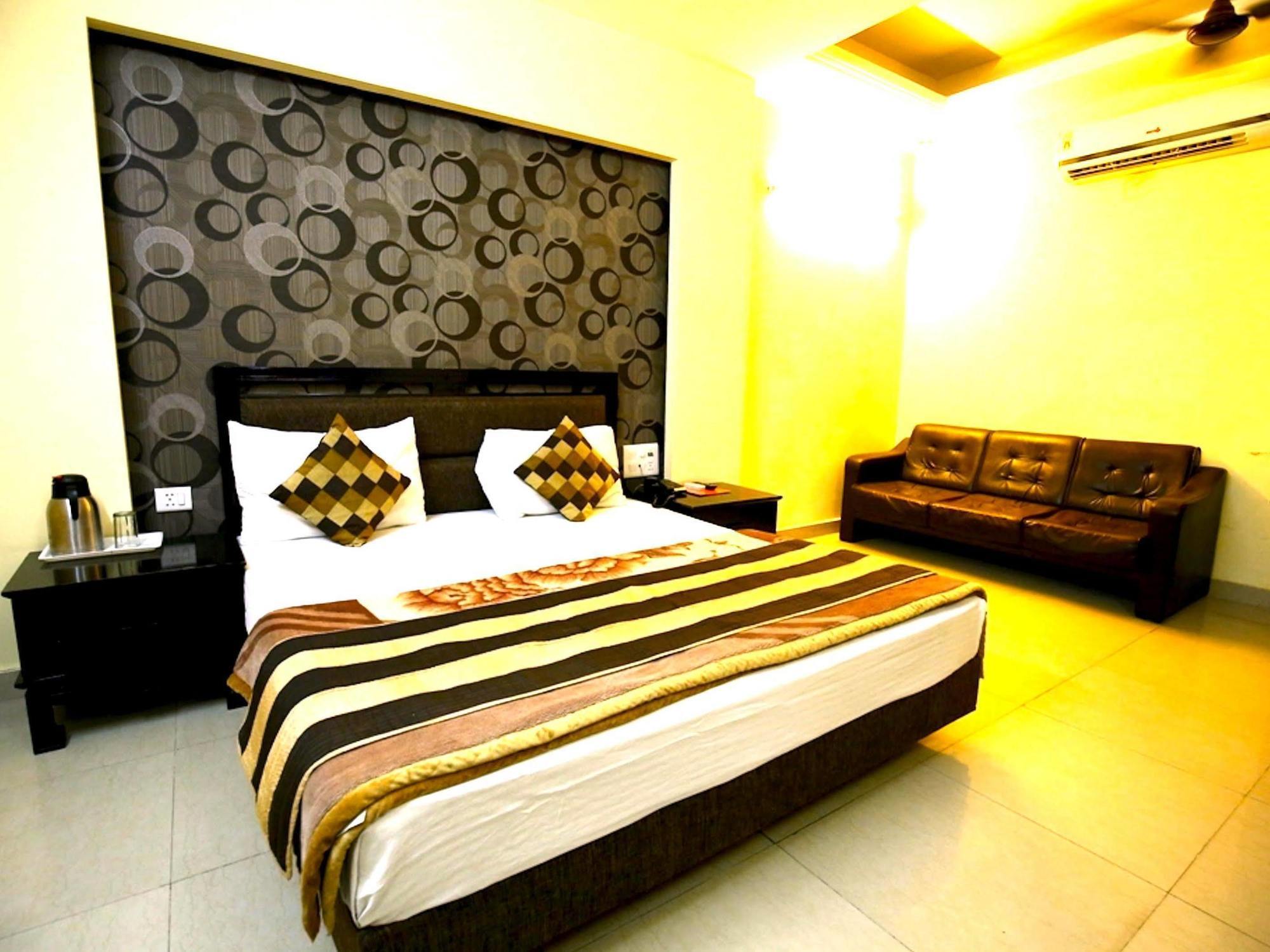 Hotel Sunrise Delhi  Exterior photo
