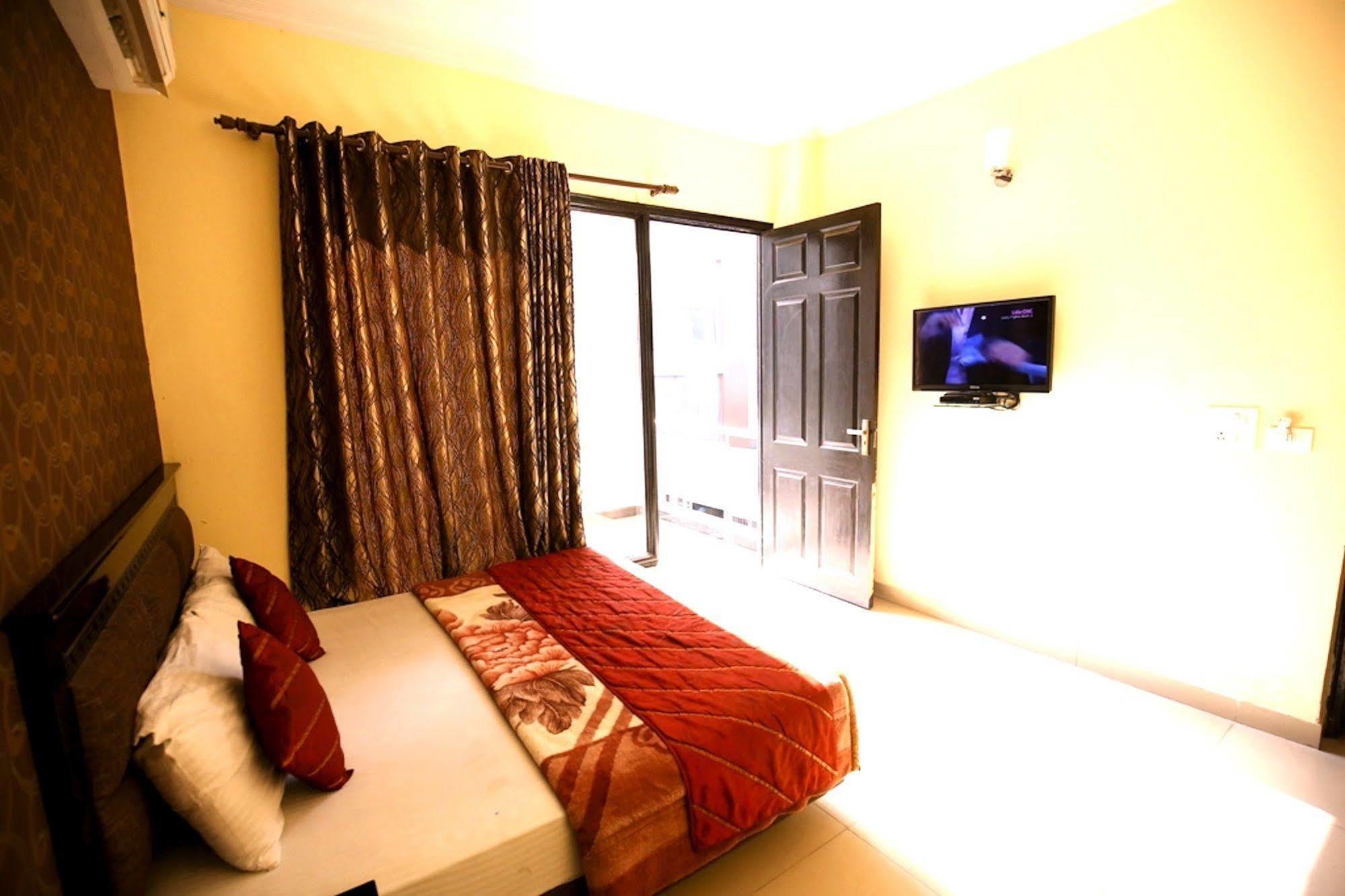 Hotel Sunrise Delhi  Exterior photo